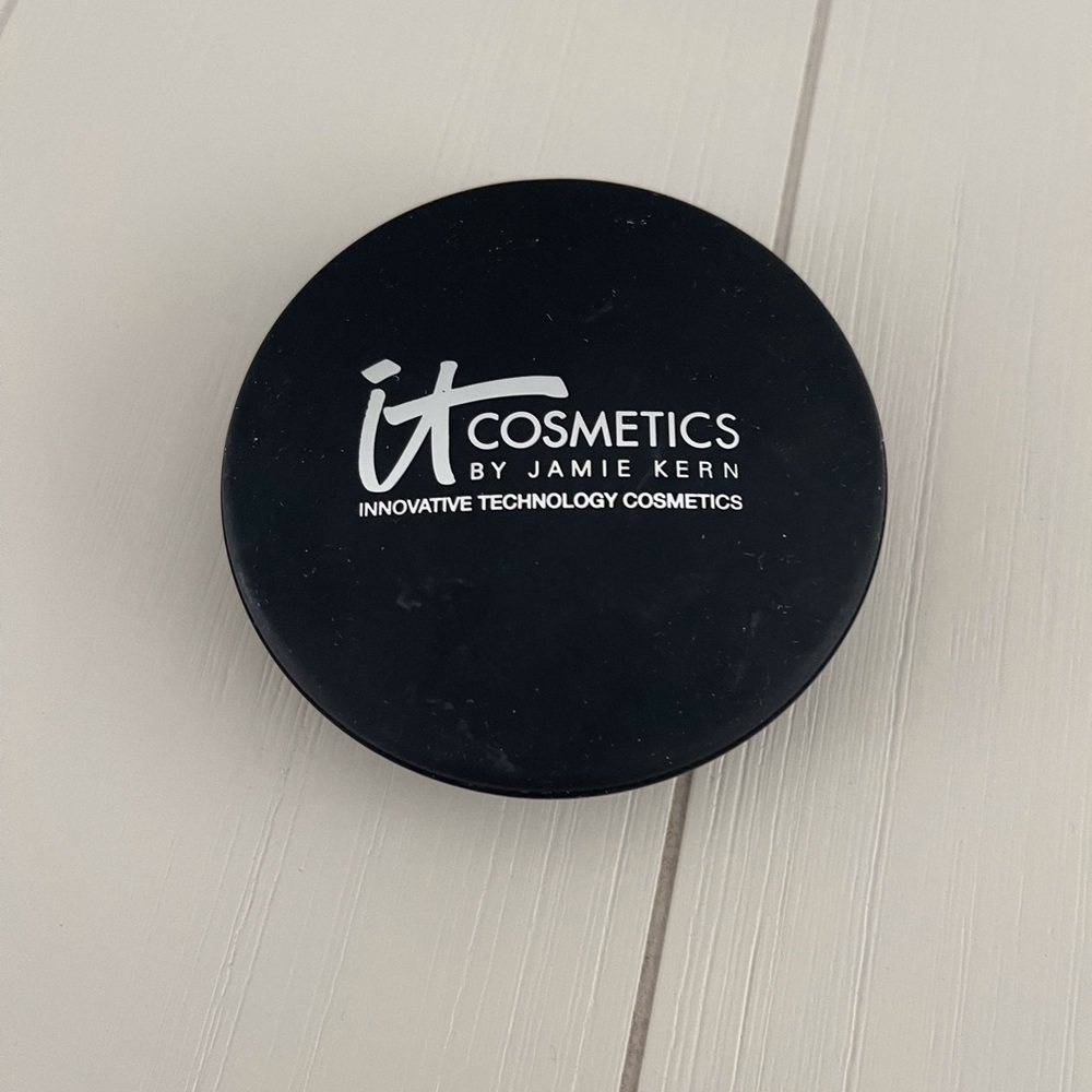 It Cosmetics by Jamie Kern- Celebrate Foundation